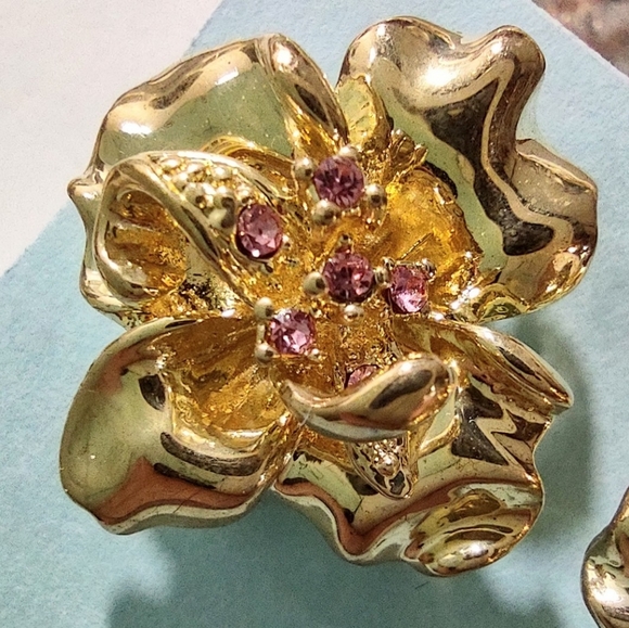 Vintage Crystal Clip-on Earrings - Picture 4 of 15